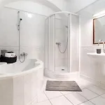 2 Bed Flat - Sleeps 6 - Pets - Wifi * Praha