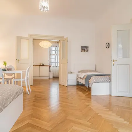 Lejlighed 2 Bed Flat - Sleeps 6 - Pets - Wifi *