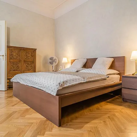 2 Bed Flat - Sleeps 6 - Pets - Wifi *