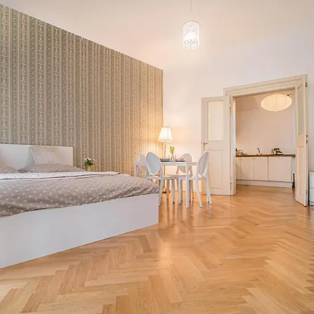 2 Bed Flat - Sleeps 6 - Pets - Wifi Prag