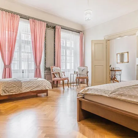 Apartman 2 Bed Flat - Sleeps 6 - Pets - Wifi *