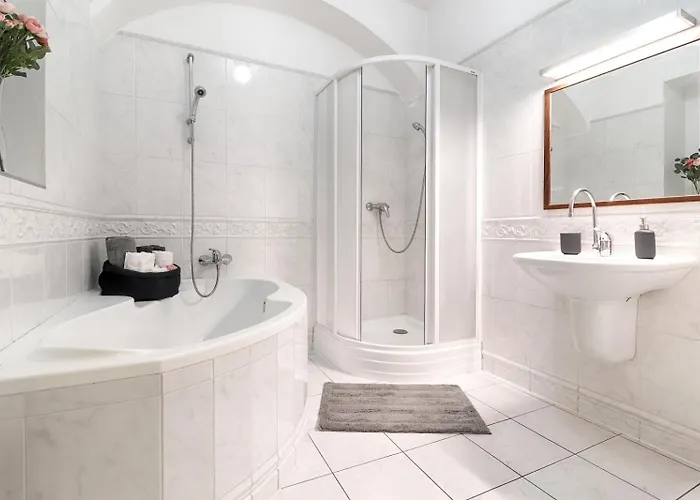 2 Bed Flat - Sleeps 6 - Pets - Wifi * Prag