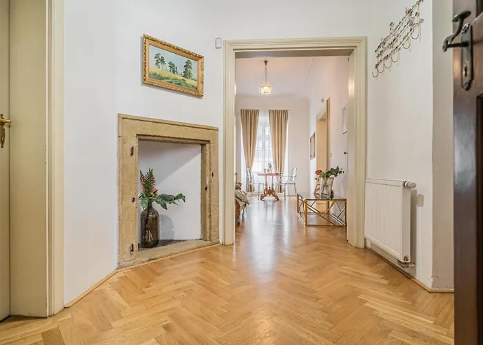 2 Bed Flat - Sleeps 6 - Pets - Wifi