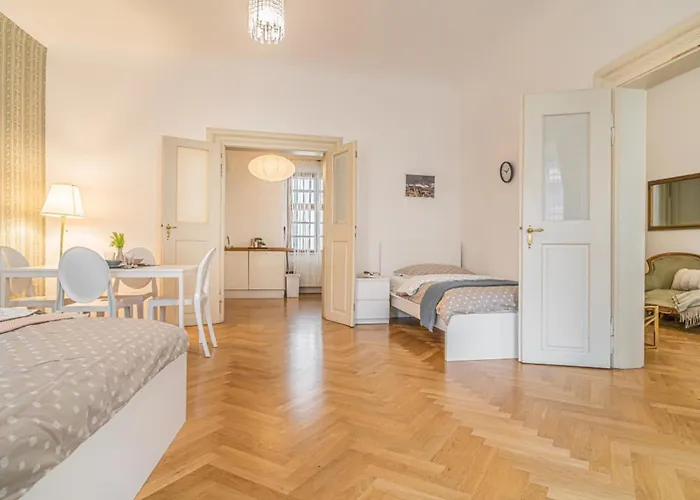 Apartamento 2 Bed Flat - Sleeps 6 - Pets - Wifi *