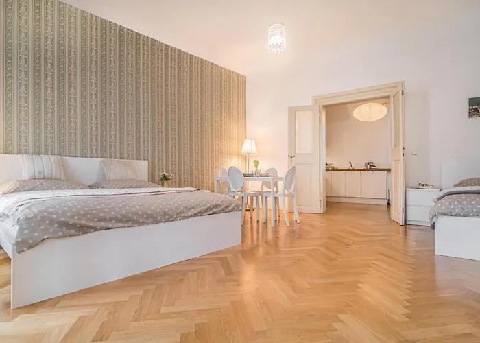 2 Bed Flat - Sleeps 6 - Pets - Wifi Praga