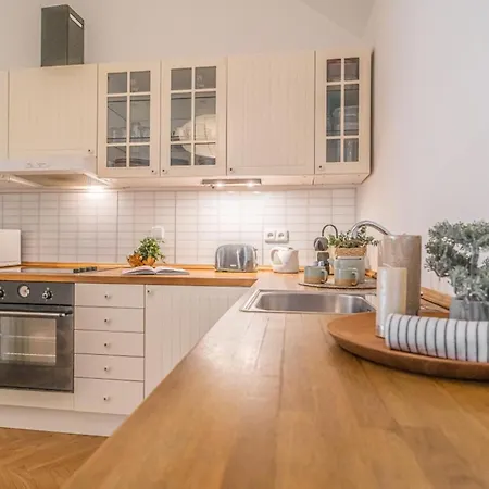 2 Bed Flat - Sleeps 6 - Pets - Wifi