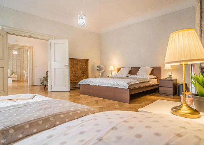 Apartment 2 Bed Flat - Sleeps 6 - Pets - Wifi Prague
