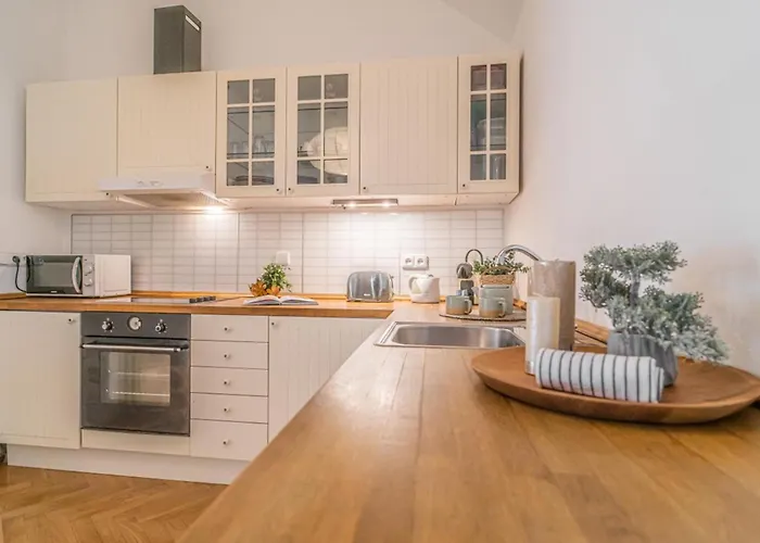 2 Bed Flat - Sleeps 6 - Pets - Wifi